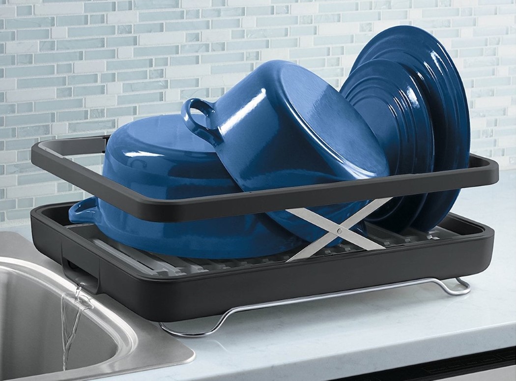 Lift is a utensil holder that allows easy dripping away after washine, and it can accomodate everything