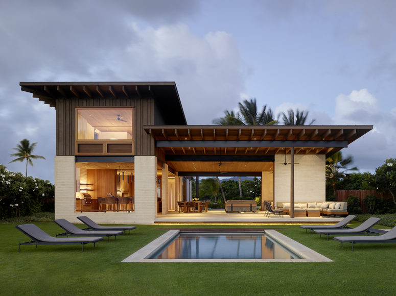 Relaxing Indoor/Outdoor Hawaii Residence