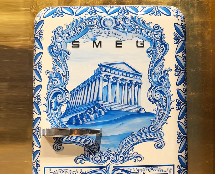 Look at this gorgeous blue Smeg fridge, isn't it stunning.