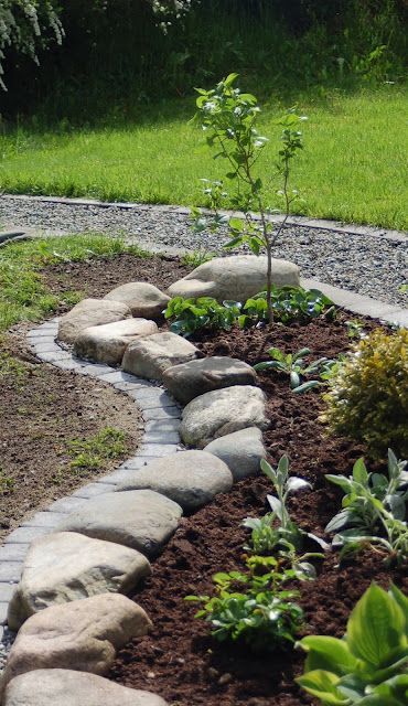 Large rough rocks doubled with bricks make the garden look elegant and natural at the same time.
