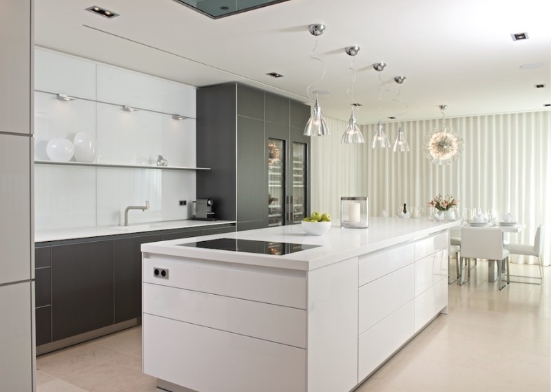 Build in your fridge into the kitchen seamlessly and with no fuss using your usual cabinets.