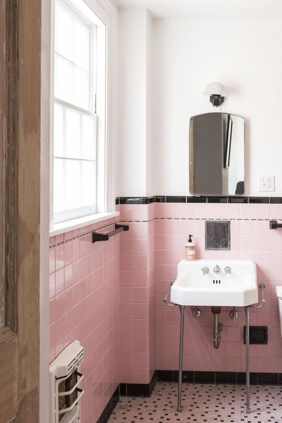 Pink tiles with a black tile trim create a glam and girlish space and a white part makes it brighter.