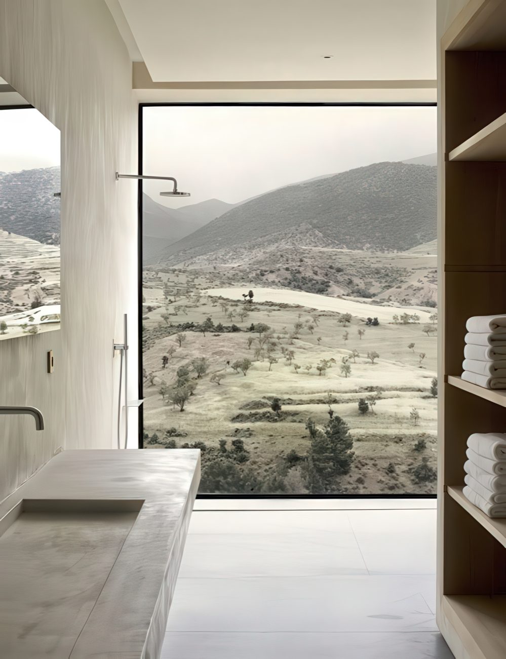 A fully glazed wall in the shower lets enjoy the stunnung views and there no neighbors, so no privacy needed.