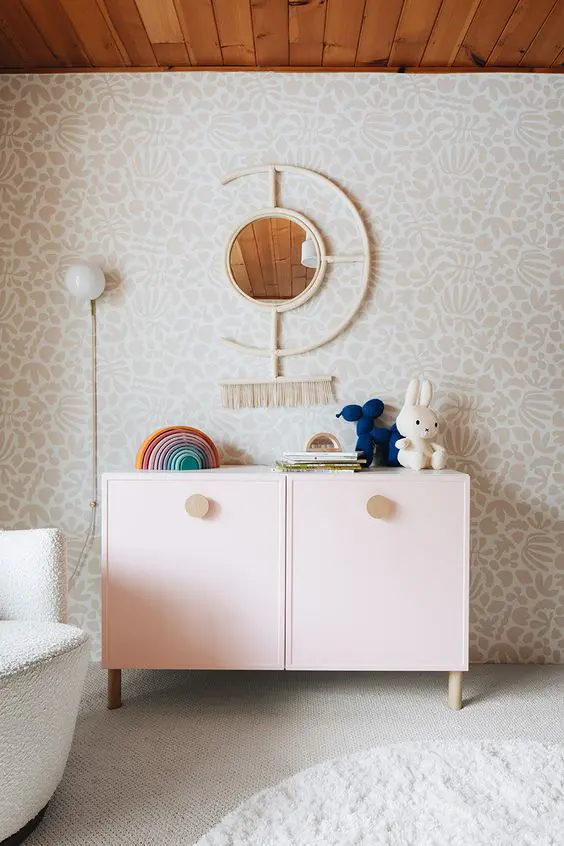 A pink IKEA Metod revamp to get a lovely cabinet for a kid's room, with large knobs, is a super cool and catchy idea.
