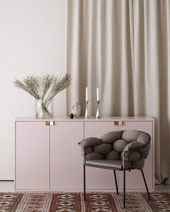 A stylish light pink IKEA Metod credenza with rose gold handles is a lovely solution for a modern space.