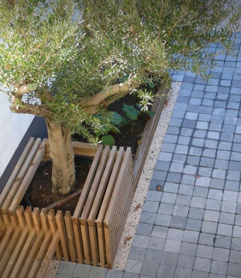 The slatted bench and gardne bed composed a nice unit for outdoors, they don't take much space and look awesome.