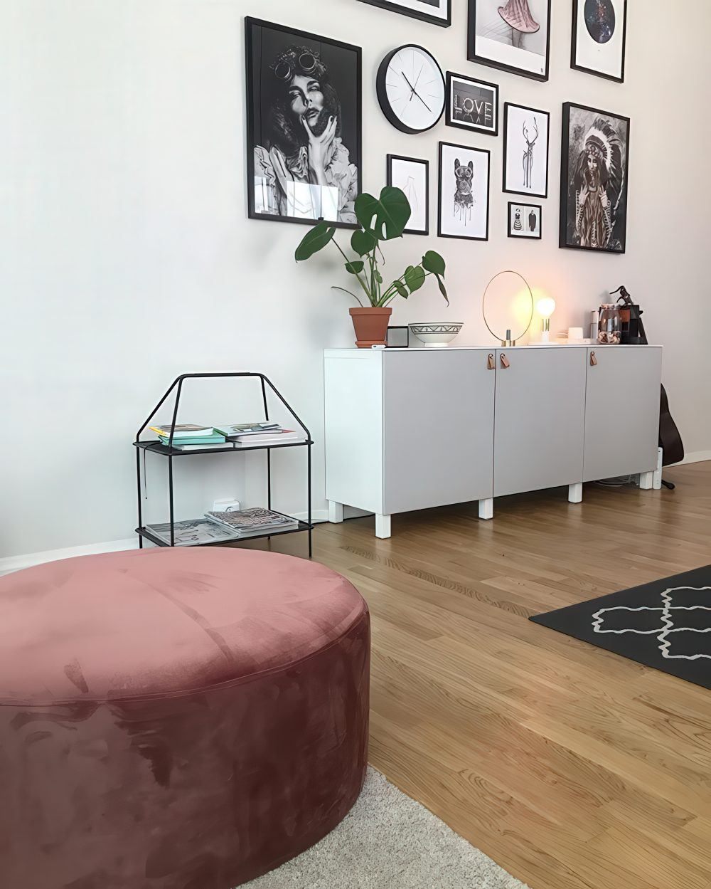 Leather cabinet pulls is a special touch to make IKEA's Besta console more chic. (home_at_flyfieldsro).