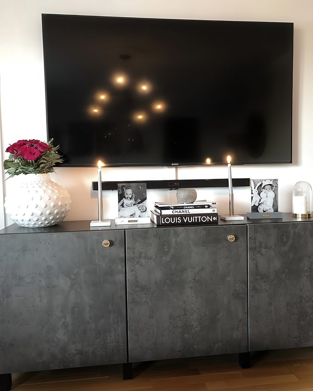 Concrete doors with golden knobs is a great way to turn your plain black Besta unit into something more glam. (interiorbysabina).
