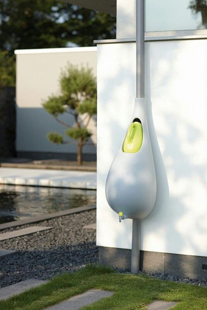 This contemporary drop-shaped container is a super-modern solution that matches the space.