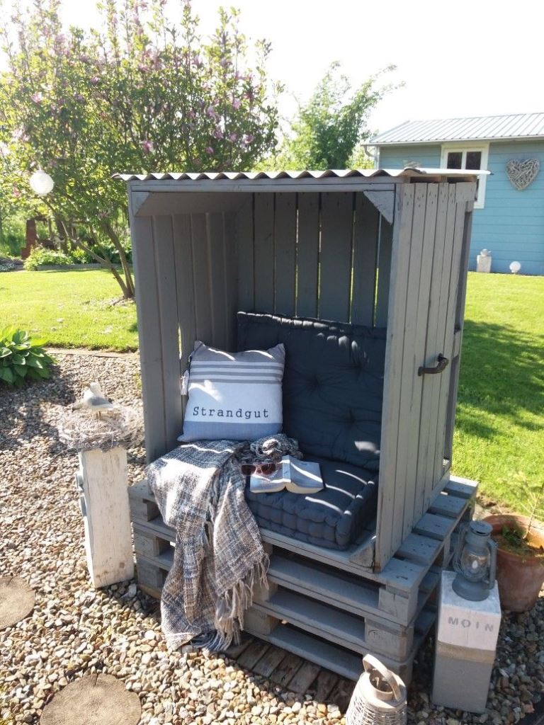This grey arbor is composed of cushions and pillows and is surrounded with lanterns, such a cute spot to have a rest!.