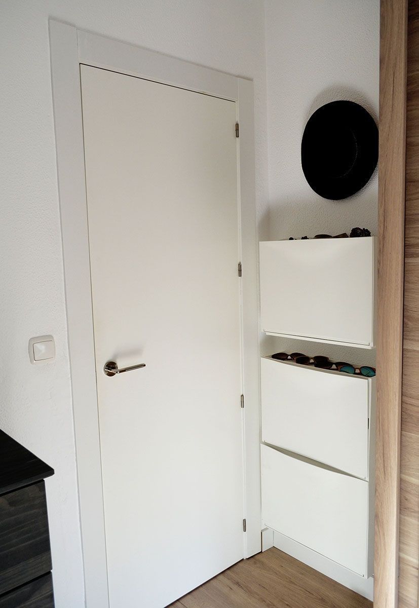 The tiny nook is done with IKEA Trones, and this is perhaps the smartest way to use this tiny piece of space.