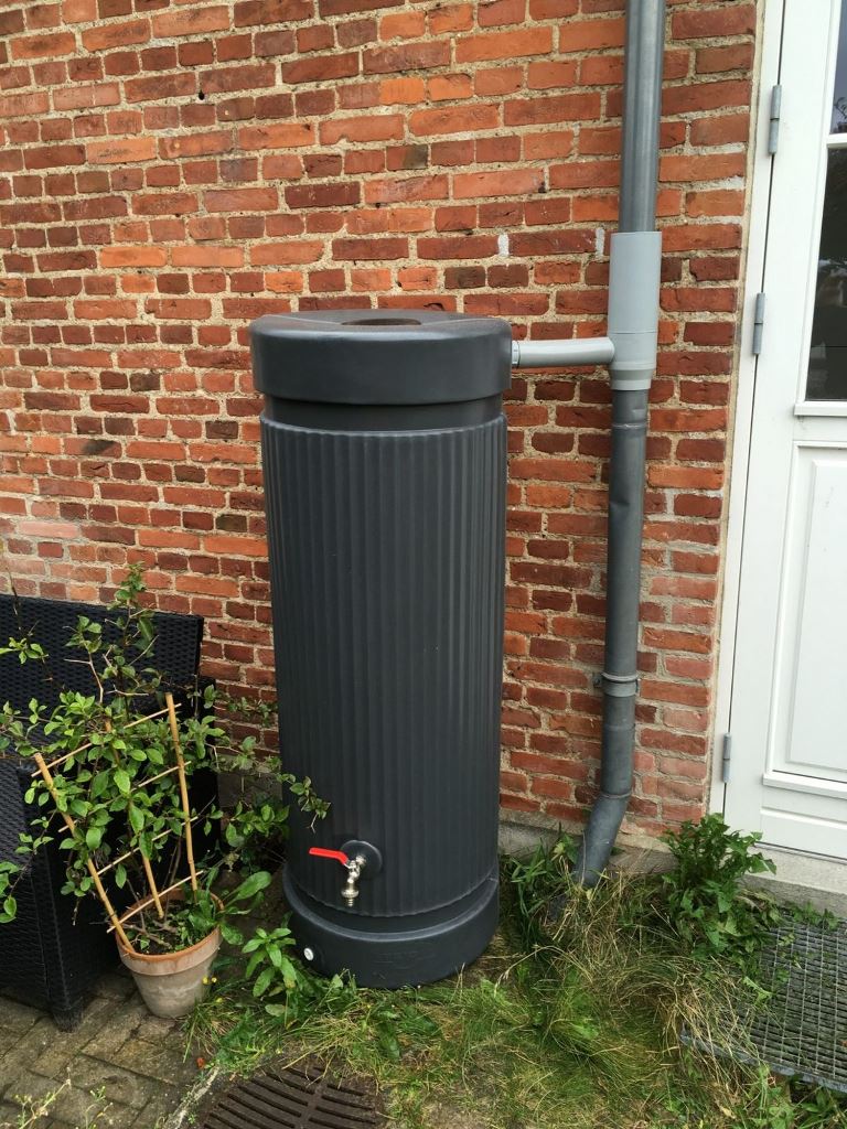This modern graphite grey container is a cool solution for the exterior of the house, it's functional and laconic.