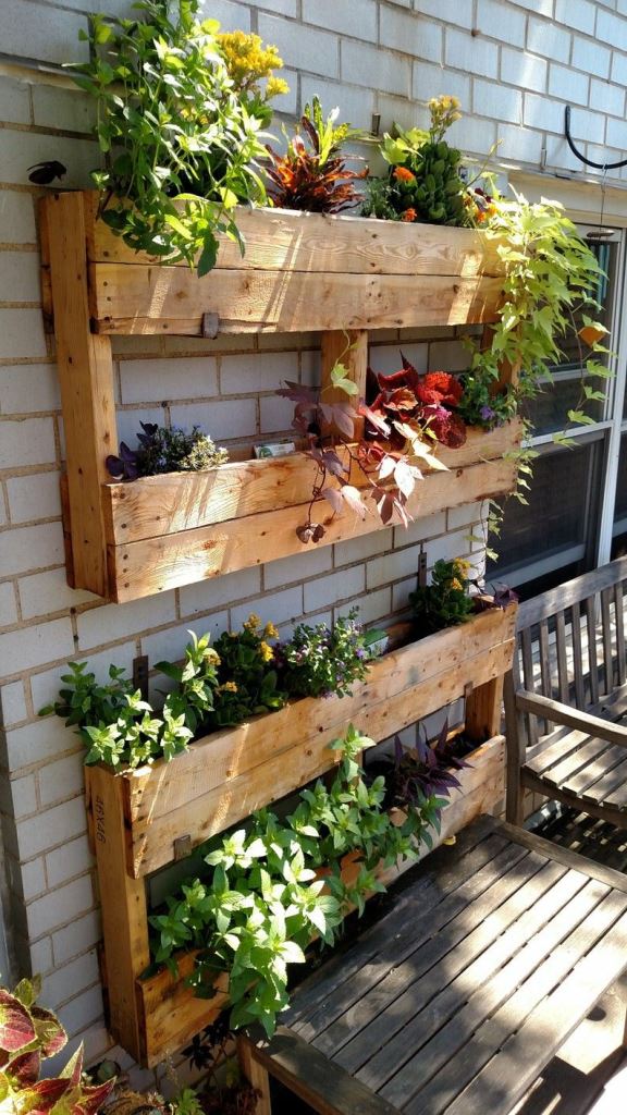 These floating pallet gardens are used to show off herbs and some blooms, a great way to save the space.