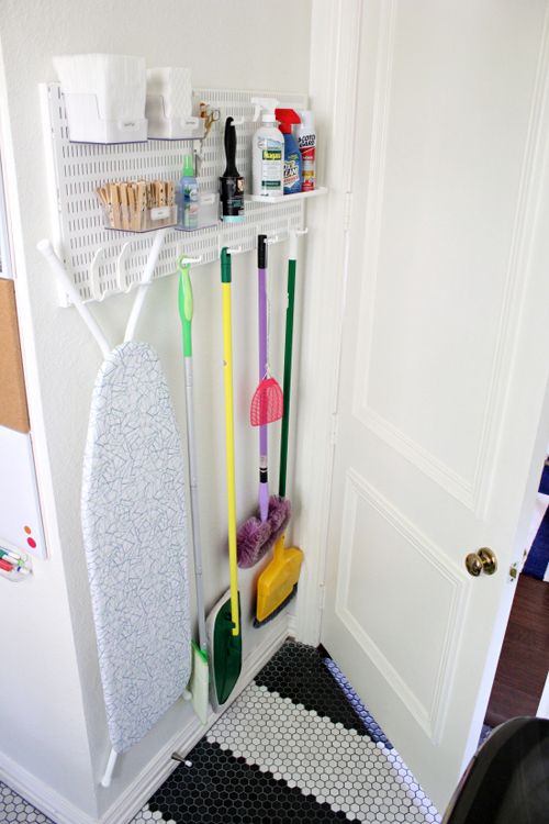 Most utility rooms are rather small, so you can use such lifehacks there to save the space.


(via hisugarplum).