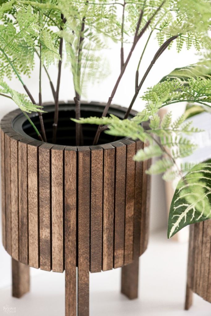 The round dowel planter on legs is a super cool and stylish solution with a zen feel.