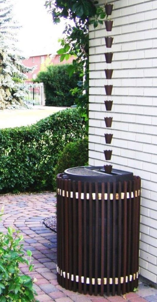 This dark-stained slat cover for the barrel makes it look cooler and match the exterior of the house.