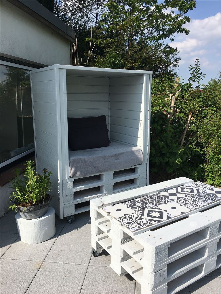 This is a perfect combo of a small pallet arbor and a matching pallet table accented with monochromatic details and featuring casters.