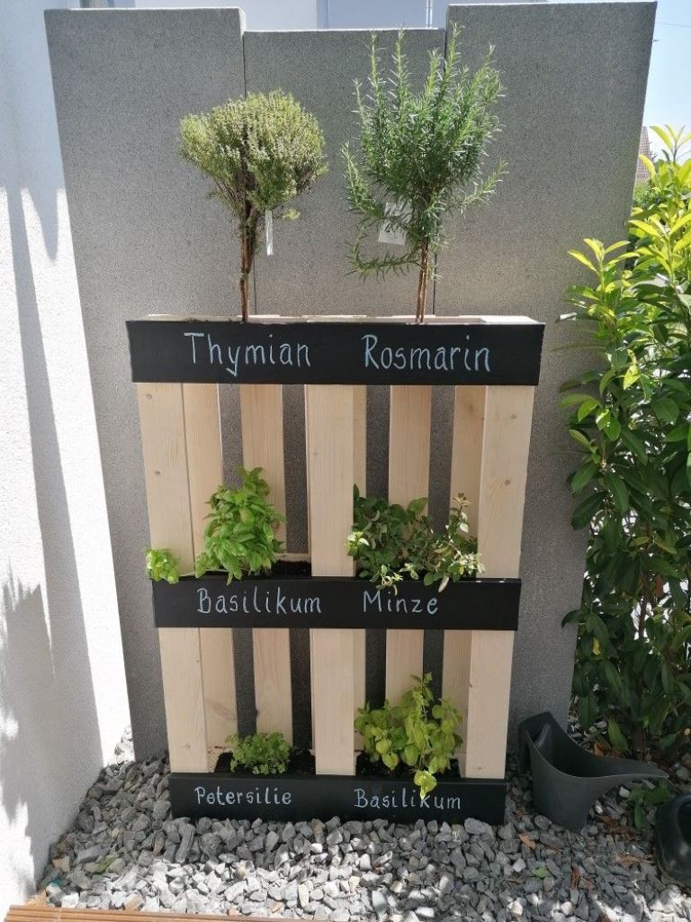 This small and stylish herb garden is built of a pallet, and chalkboard paint makes it cooler.