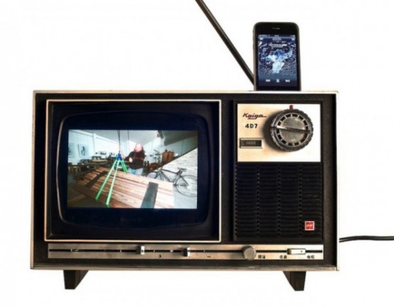 Stylish Old TV iPhone Dock