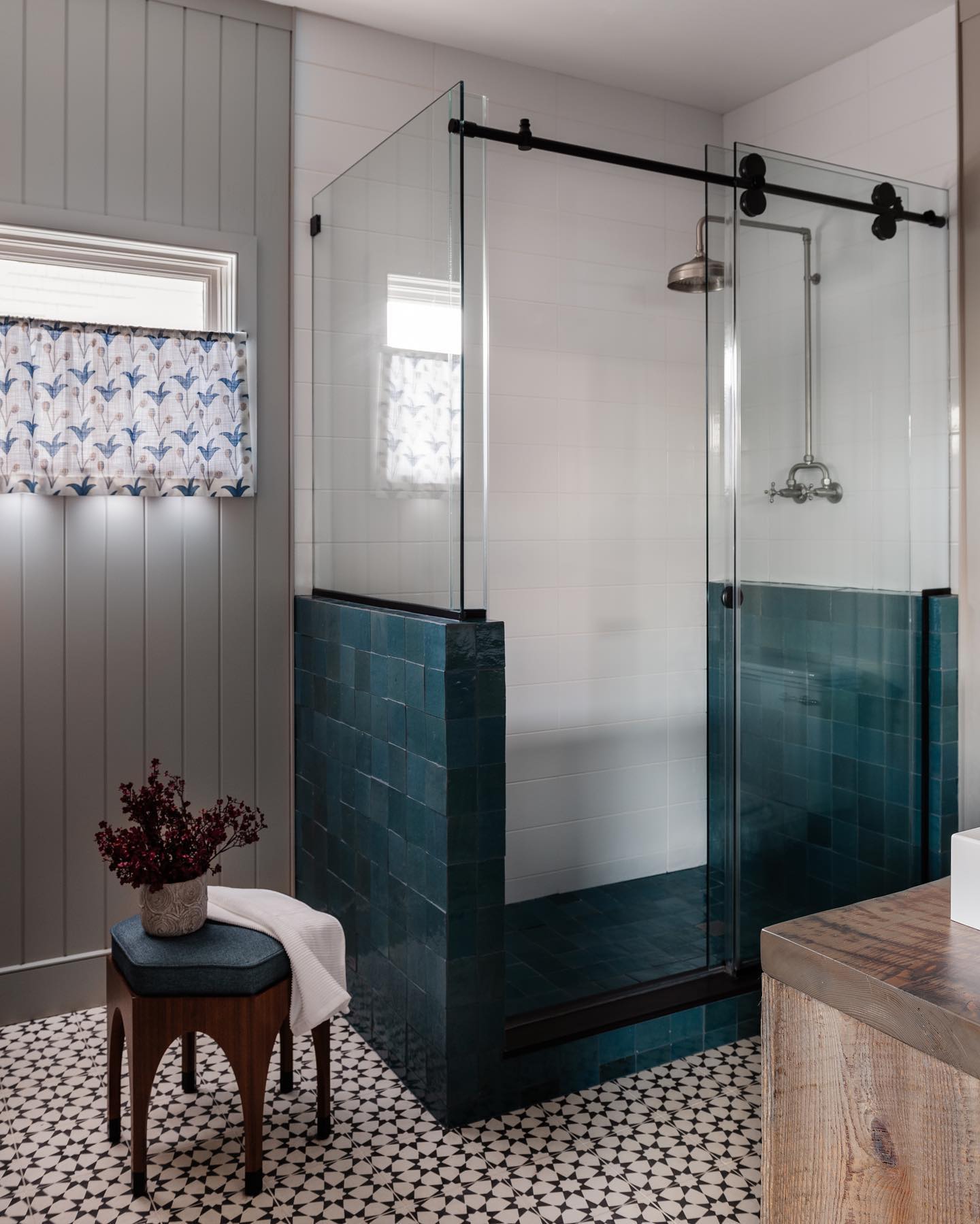 A unique setup featuring two half walls for added structure and design interest. This layout provides balance and privacy while keeping the shower airy and spacious.  (@corinnevictoriadesign).