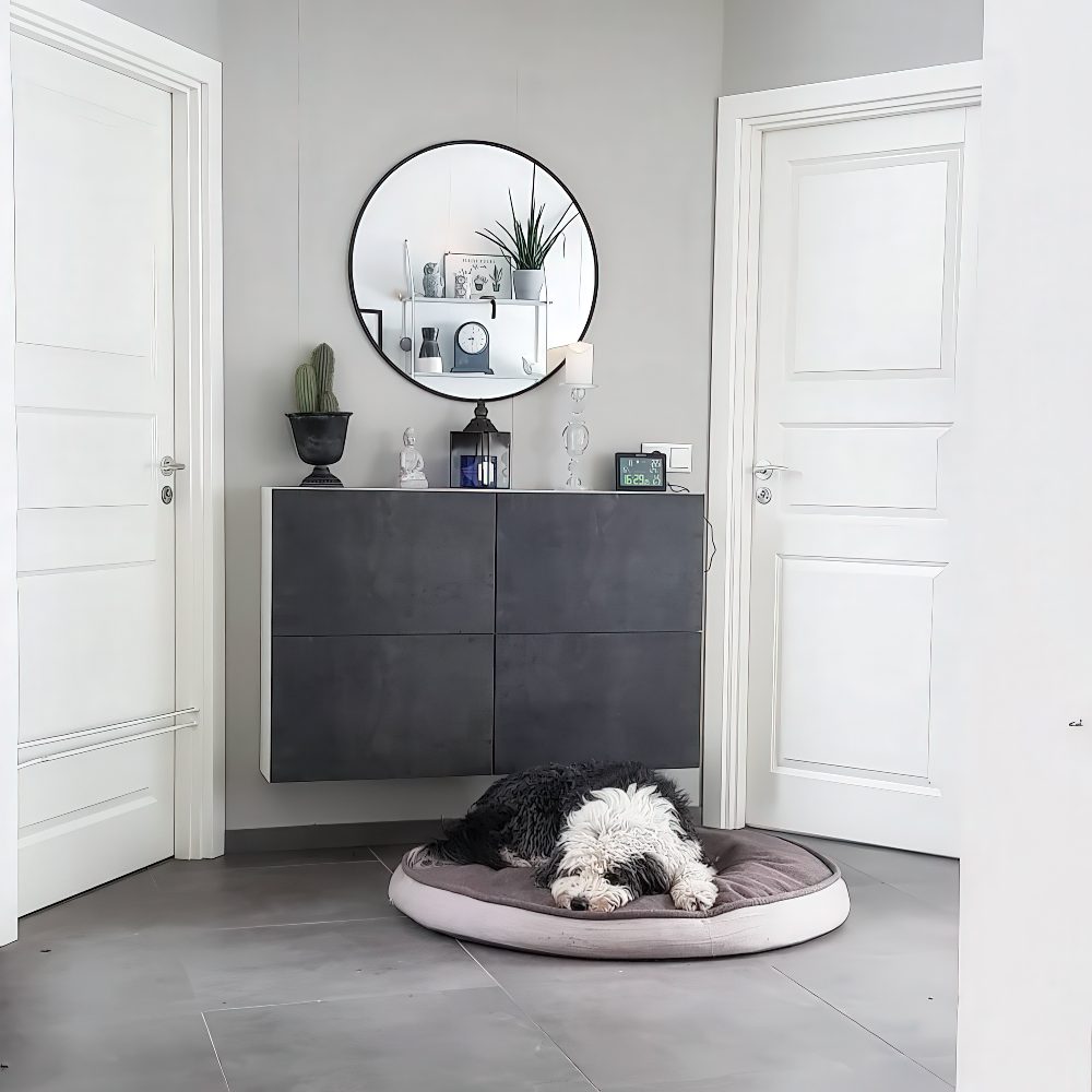 Concrete doors make this entryway unit looks ultra-modern. (alltsemgerirhusadheimili_ester).